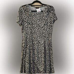Sheila Rose Black and White Patterned Short Sleeve dress with peekaboo shoulders